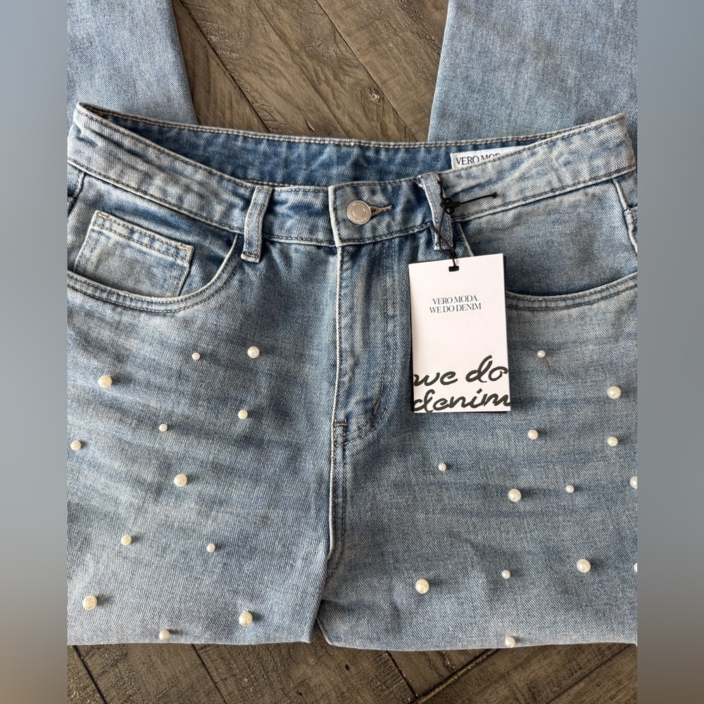 BNWT Vero Moda Straight Leg Pearl Embellished Jean, size 28. - Picture 9 of 14